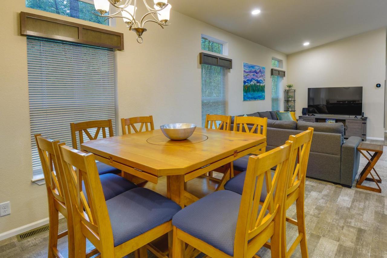 Hoodsport Vacation Rental With Private Lake Access! Exterior photo