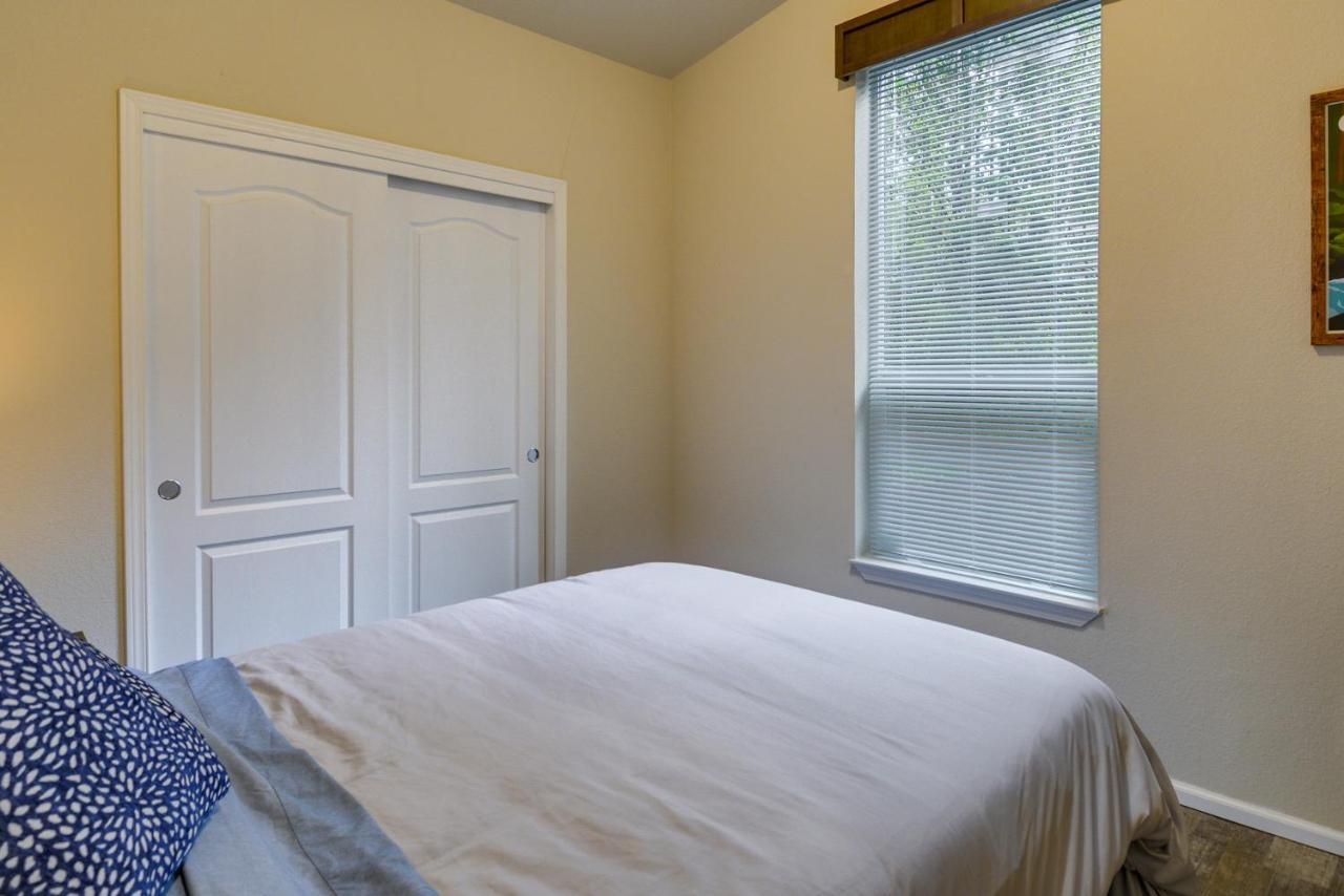 Hoodsport Vacation Rental With Private Lake Access! Exterior photo